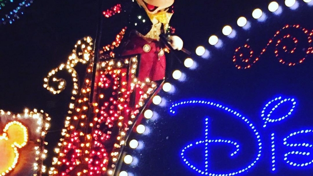 Mickey at the Electrical Parade!❤️