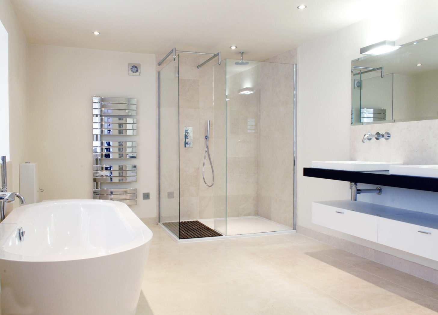 Natural stone flooring choices for your Spanish bathroom