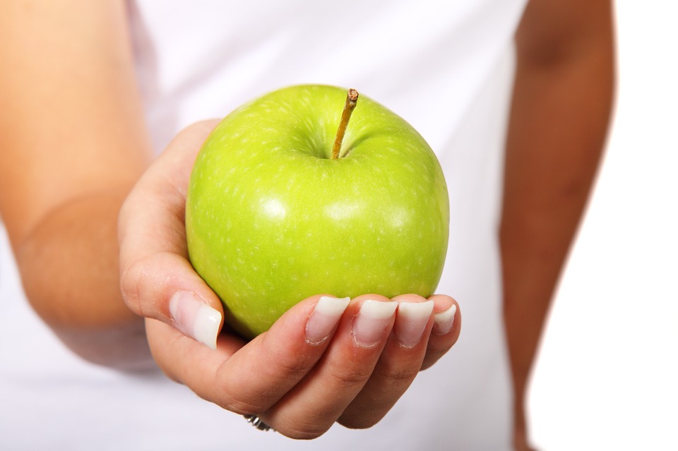apple in hand weight gain to get you down