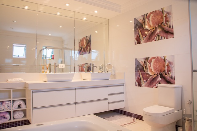 En Suite Bathroom mirrors and counters