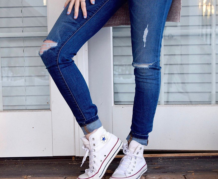 torn jeans with white converse all stars