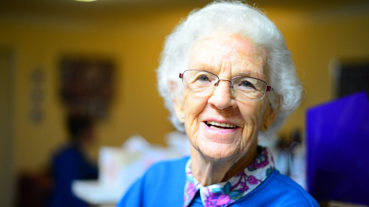 5 Reasons Why Families Should Consider Home Nursing Care Services for Seniors