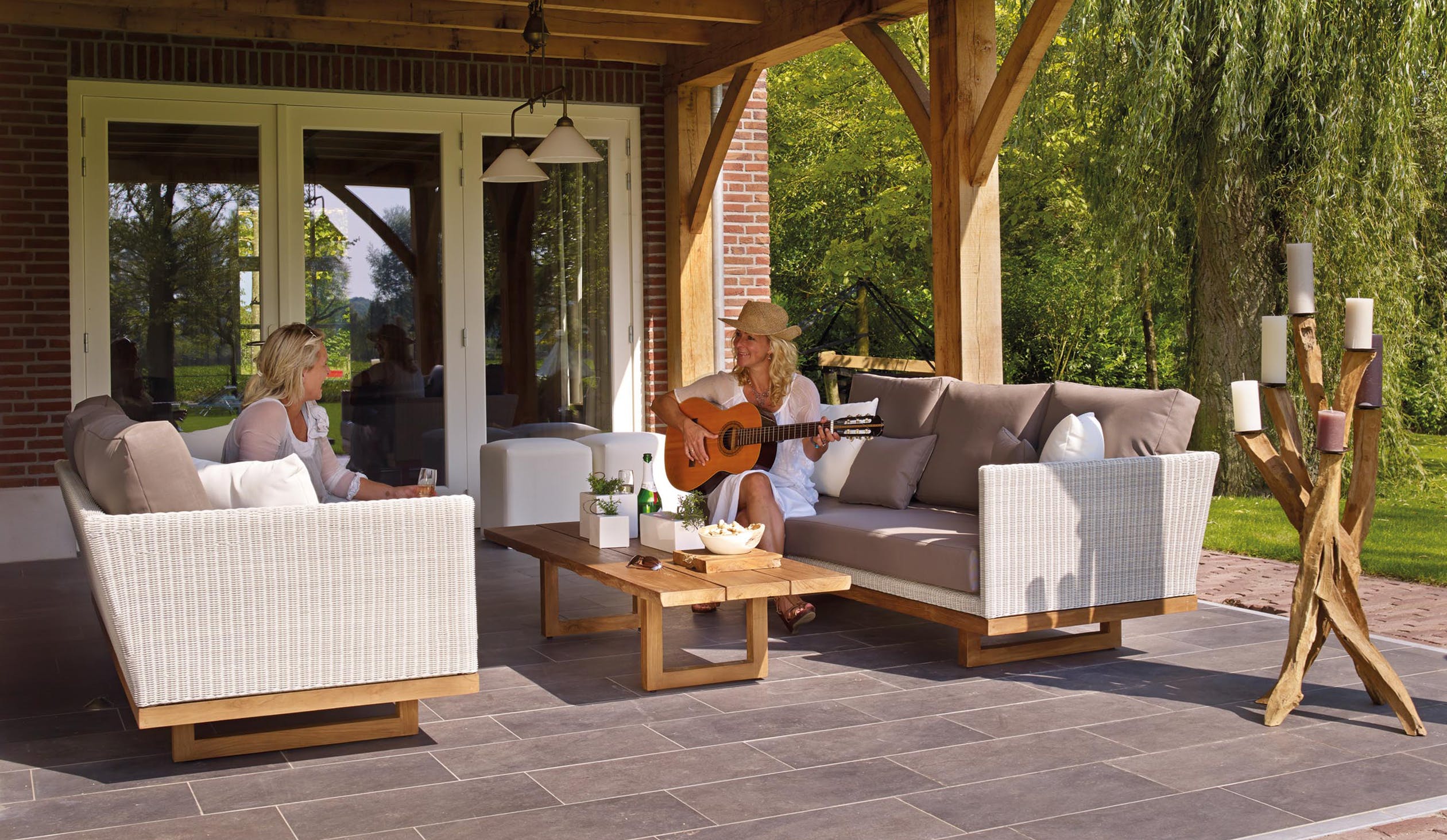 Hardscaping your Outdoor Area for Entertaining Guests