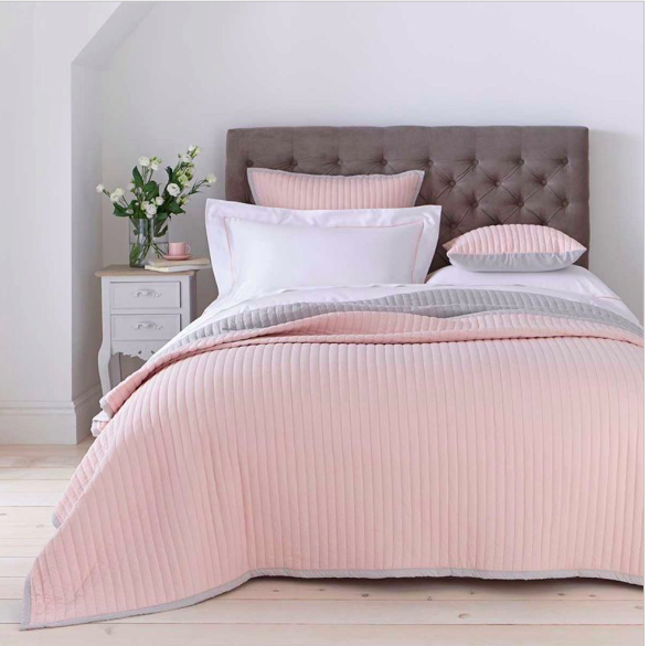 Make Your Sleeping Experience Luxurious With Luxury Bedding Products