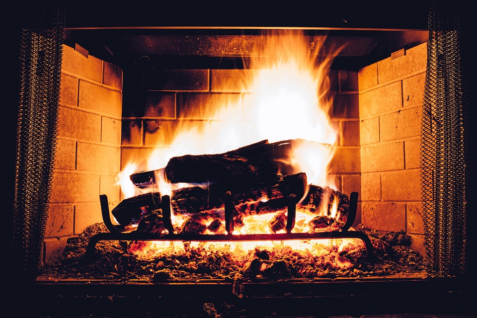 5 things to consider when shopping for large fireplace screens