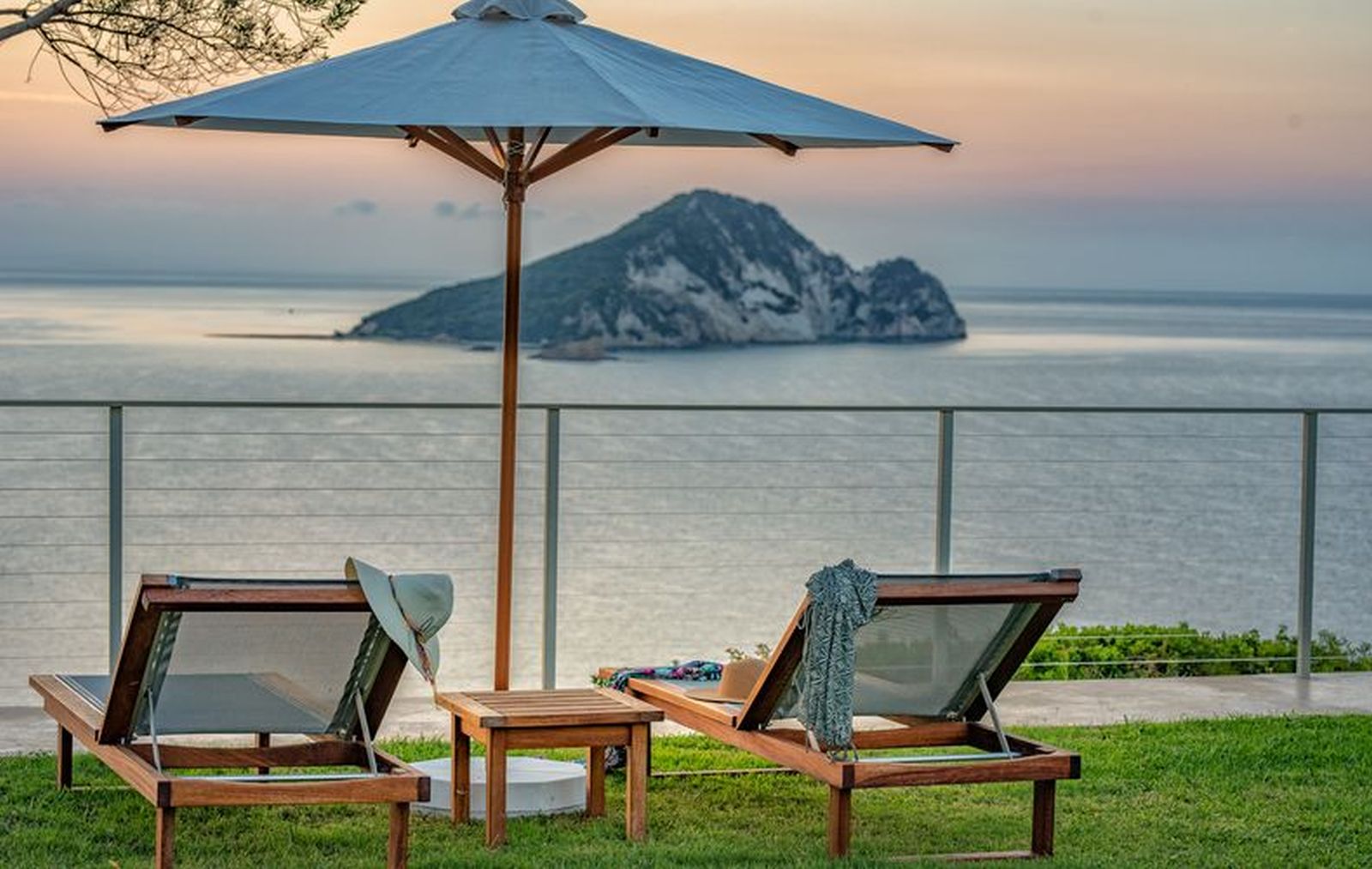 Pure Indulgence: 5 Reasons to Book a Villa on Your Trip to Greece