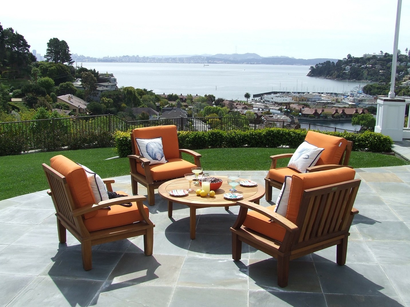 4 Ways to Decorate Your Patio for Spring