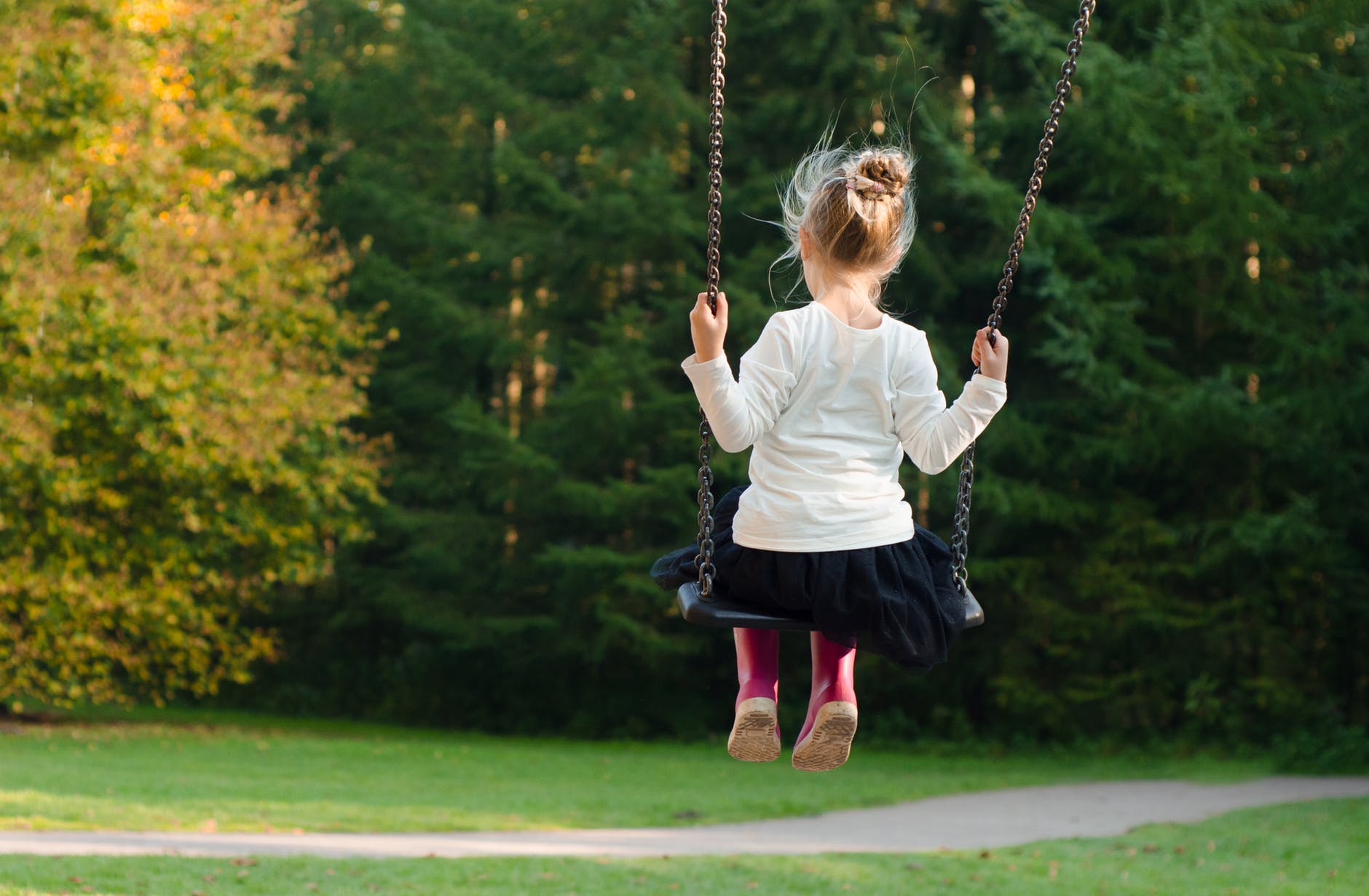 Tips To Build A Safe and Environmentally Friendly Playground In Your Backyard