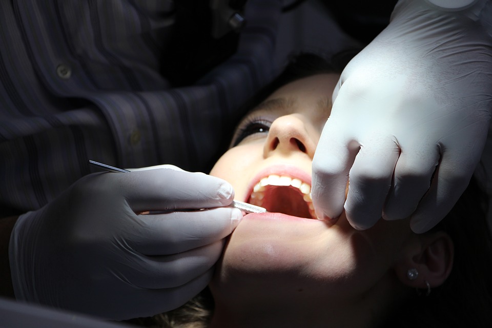 4 Signs You Need to Visit Your Dentist for Teeth Cleaning