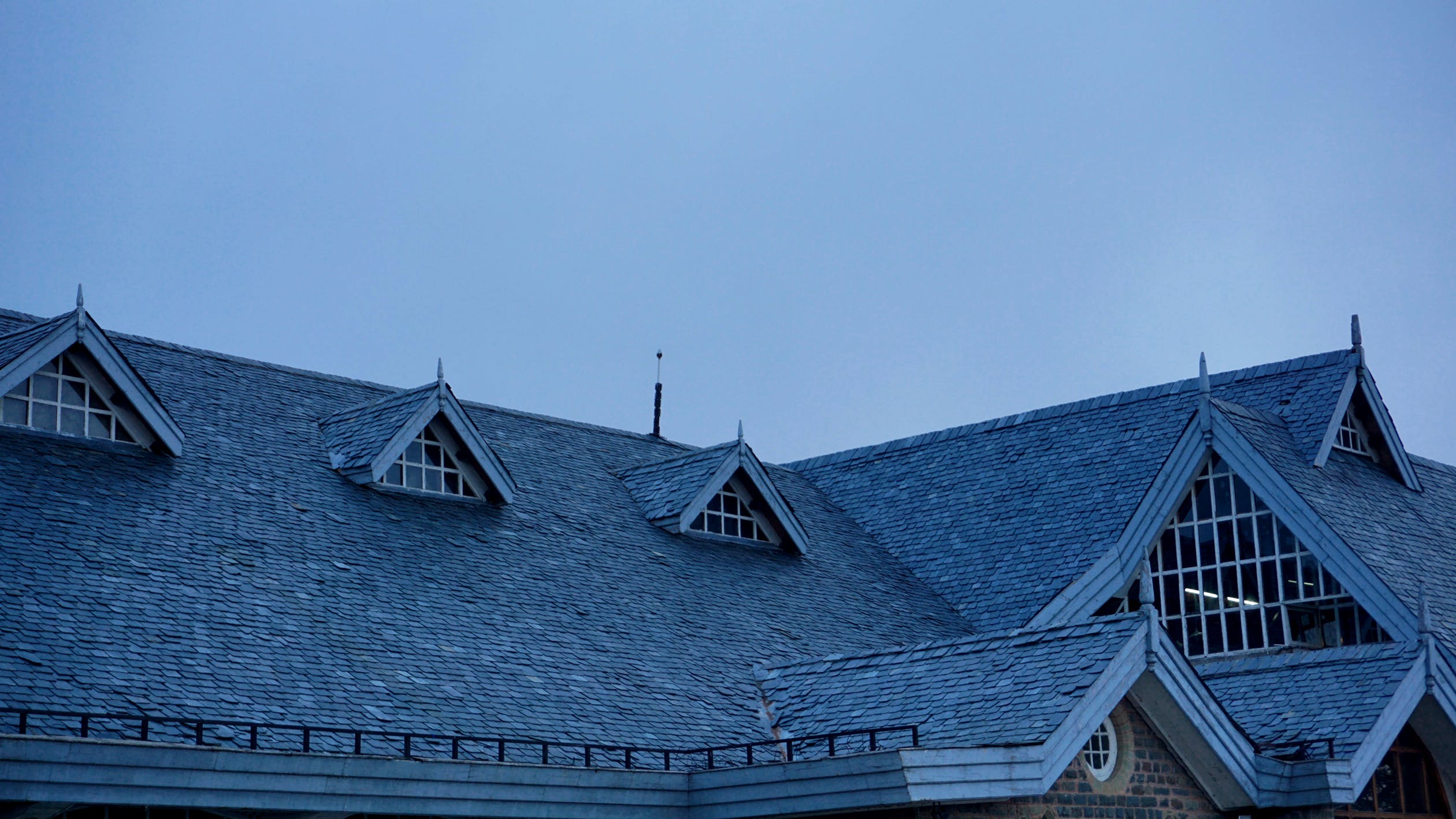 Pros and Cons of the 4 Most Common Roof Styles