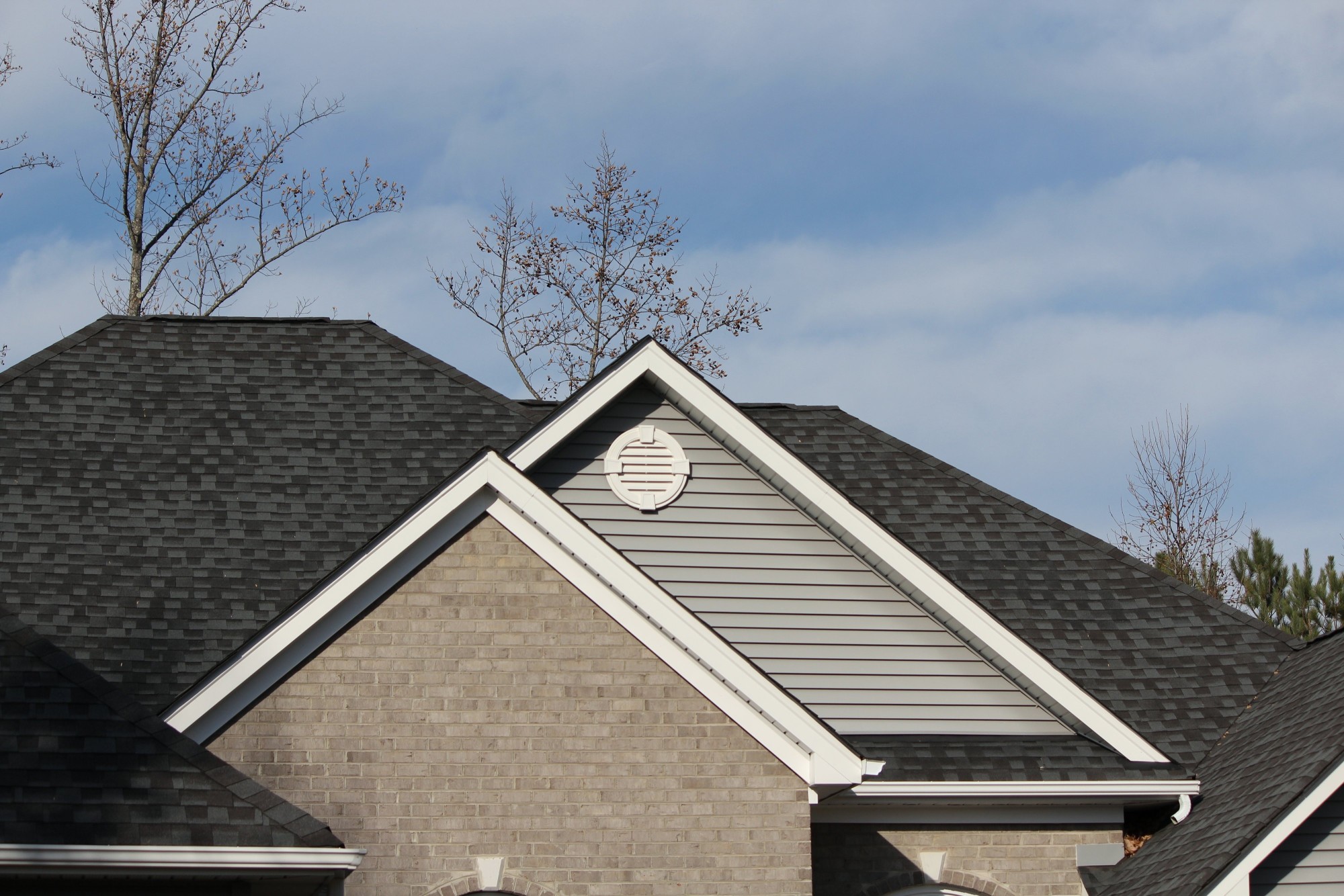 The Complete Guide to Finding and Hiring a Roofing Company