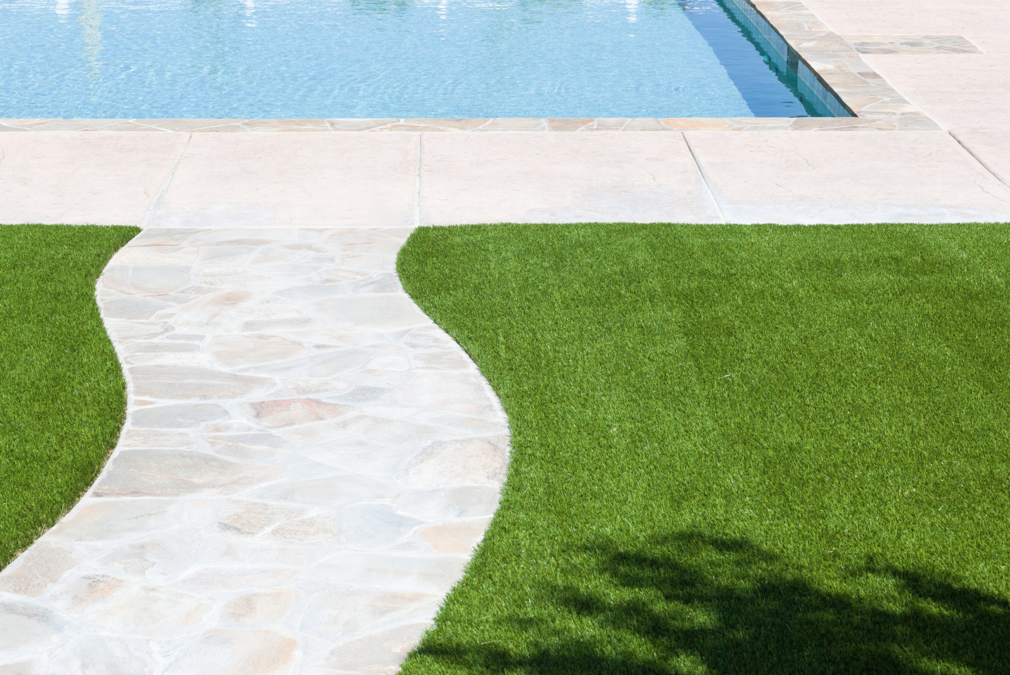 Turfing Lawns: 7 Key Benefits of Synthetic Turf