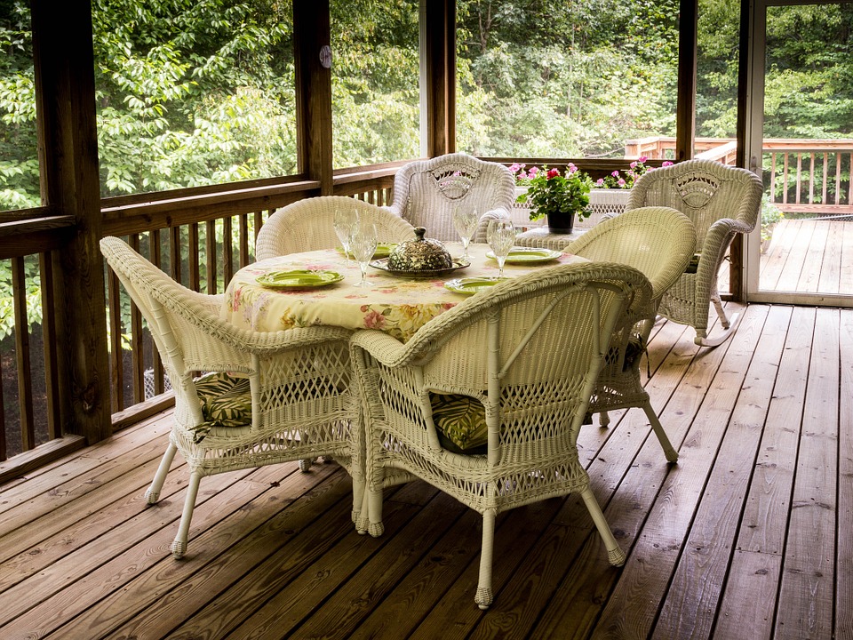 Why a Deck Could Help You Sell Your Home Quickly With Minimal Effort
