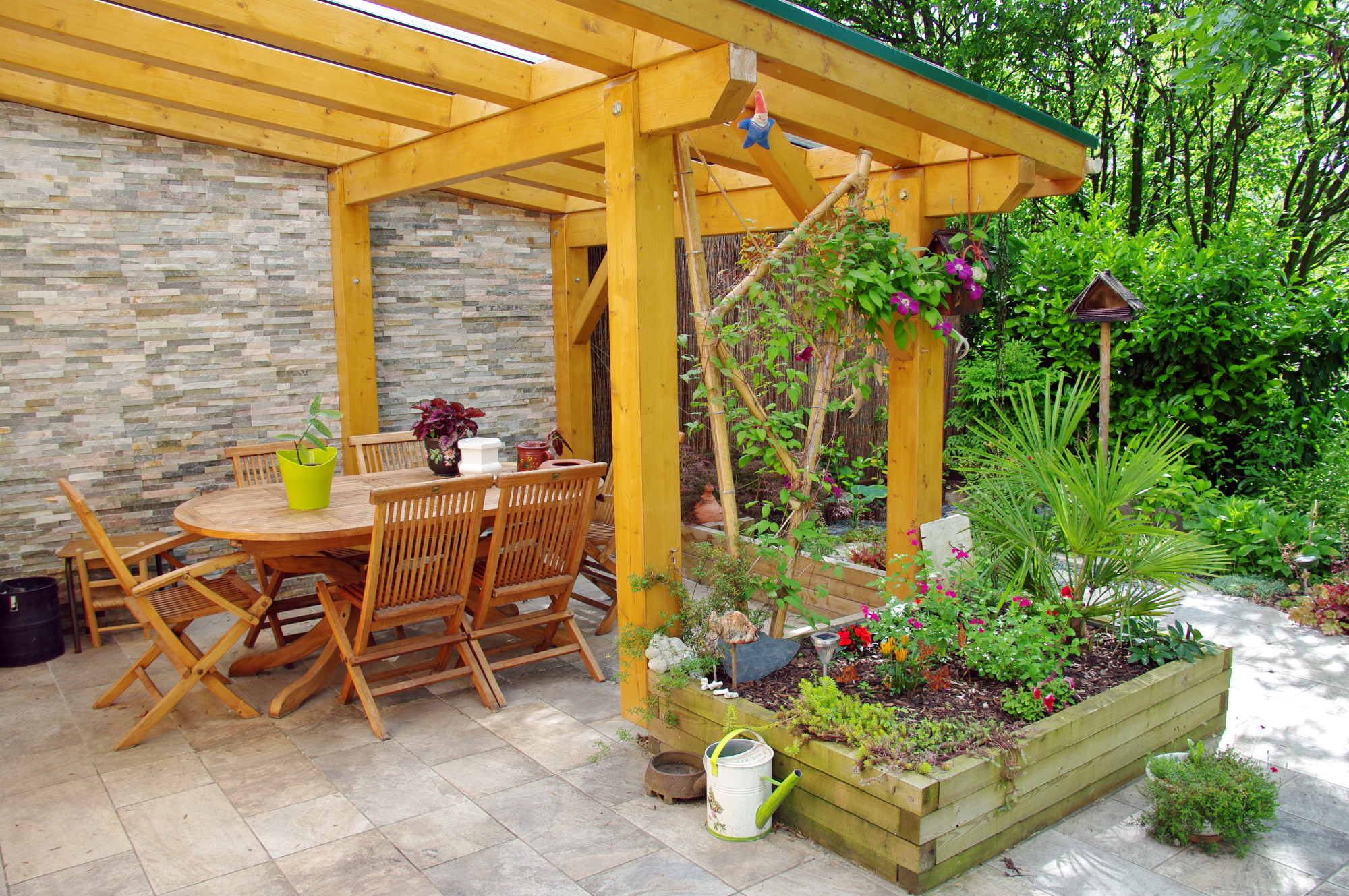 outdoor living spaces on a budget