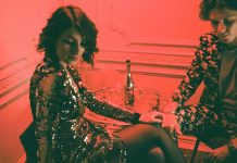 What You Need to Know in Order to Easily Find and Meet Swingers Safely