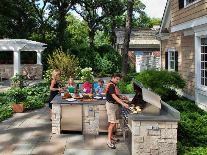 Designing and Building The Perfect Outdoor Kitchen