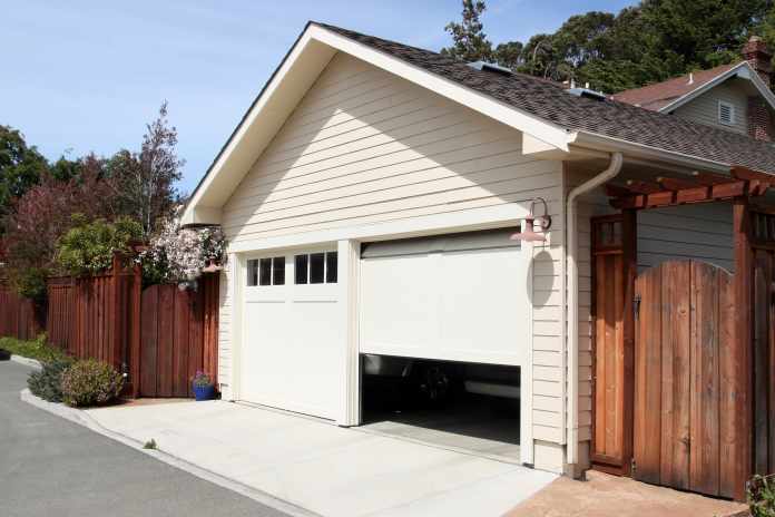 4 Common Signs Residential Garage Doors