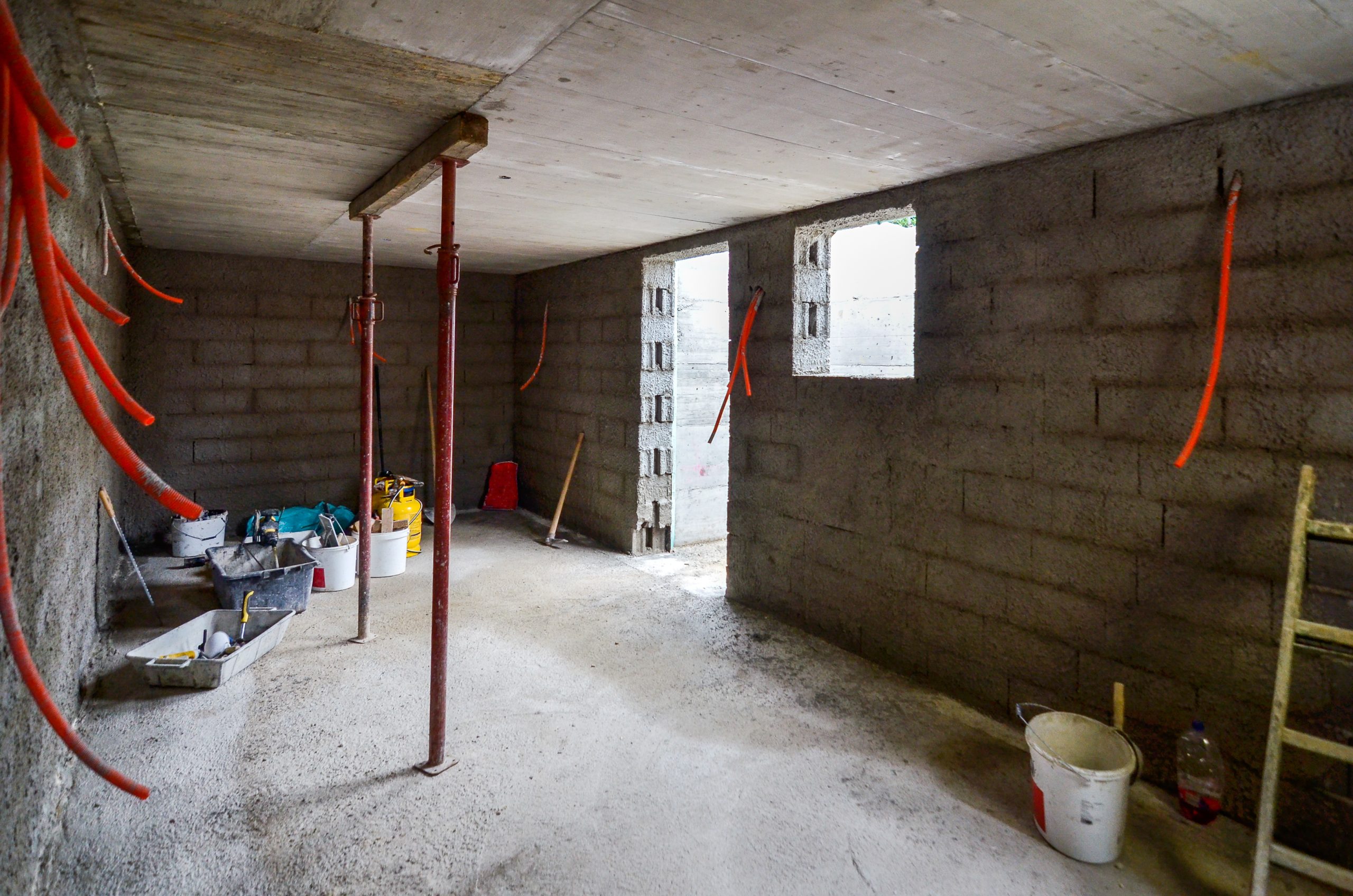 Plastering, rebuilding, waterproofing basement or a cellar and w