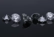 Natural Diamonds vs. Lab-Grown Diamonds: Unearthing the Differences