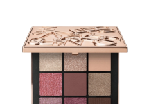 Shopping of Christmas gift for her