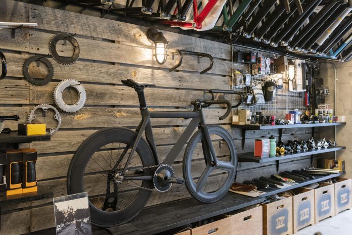 bike-service-shop-concept-with-bicycle Garage Loft Organization